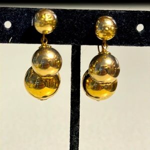 Vintage Marvella gold tone 3 metal ball clip on earrings (463)